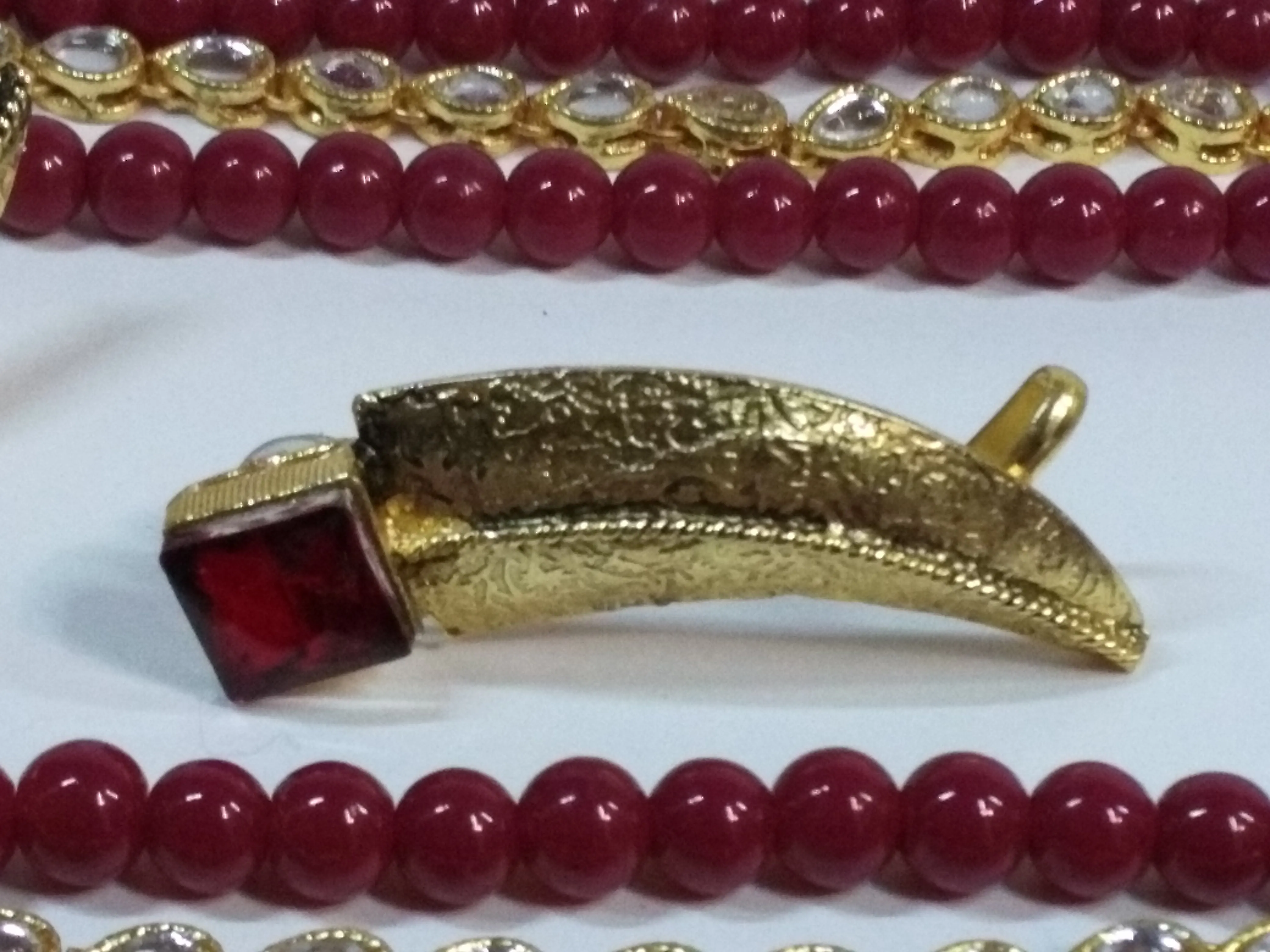 Egyptian Style polkie studded necklace set with maroon pearls