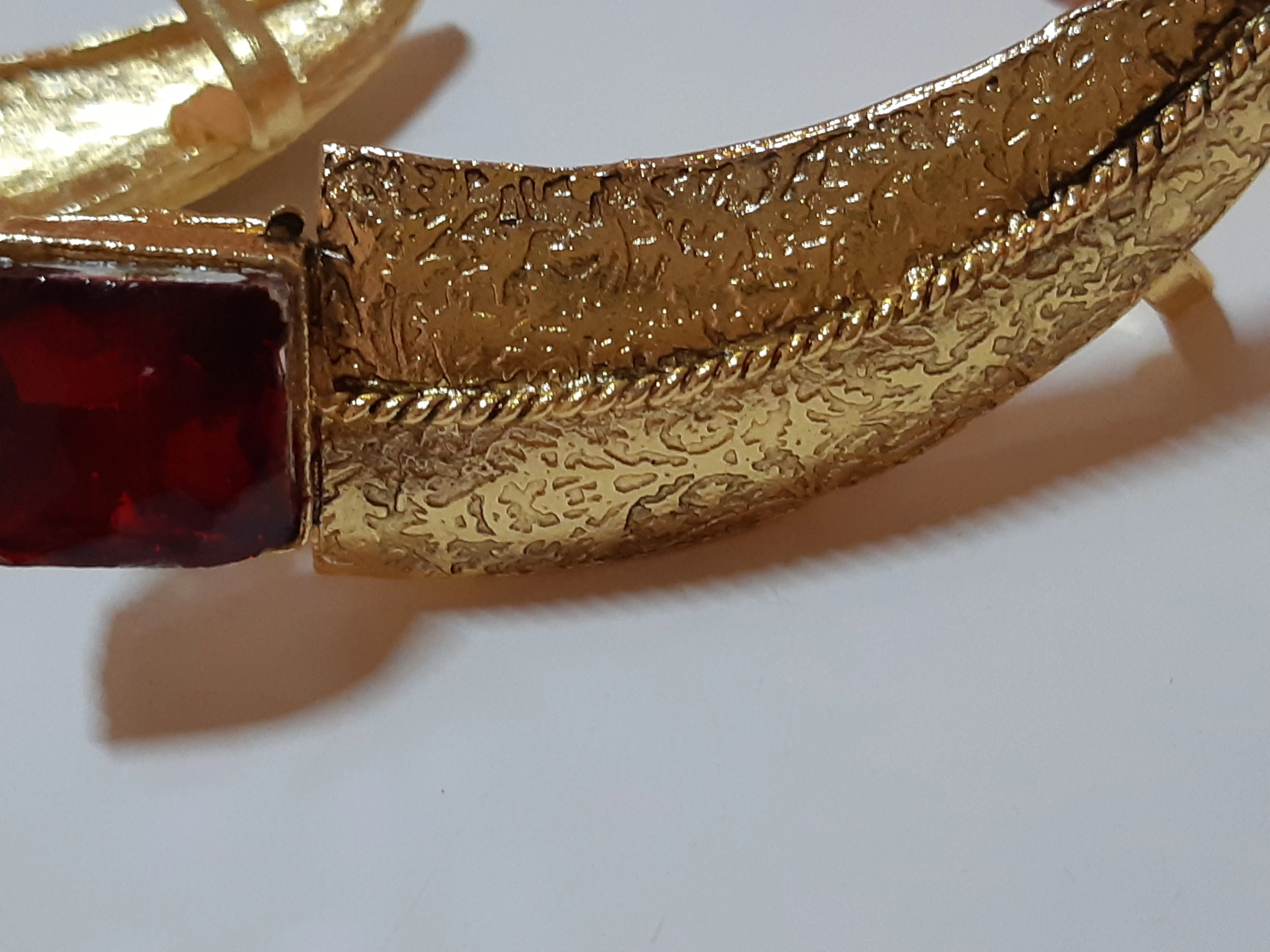 Egyptian Style polkie studded necklace set with maroon pearls